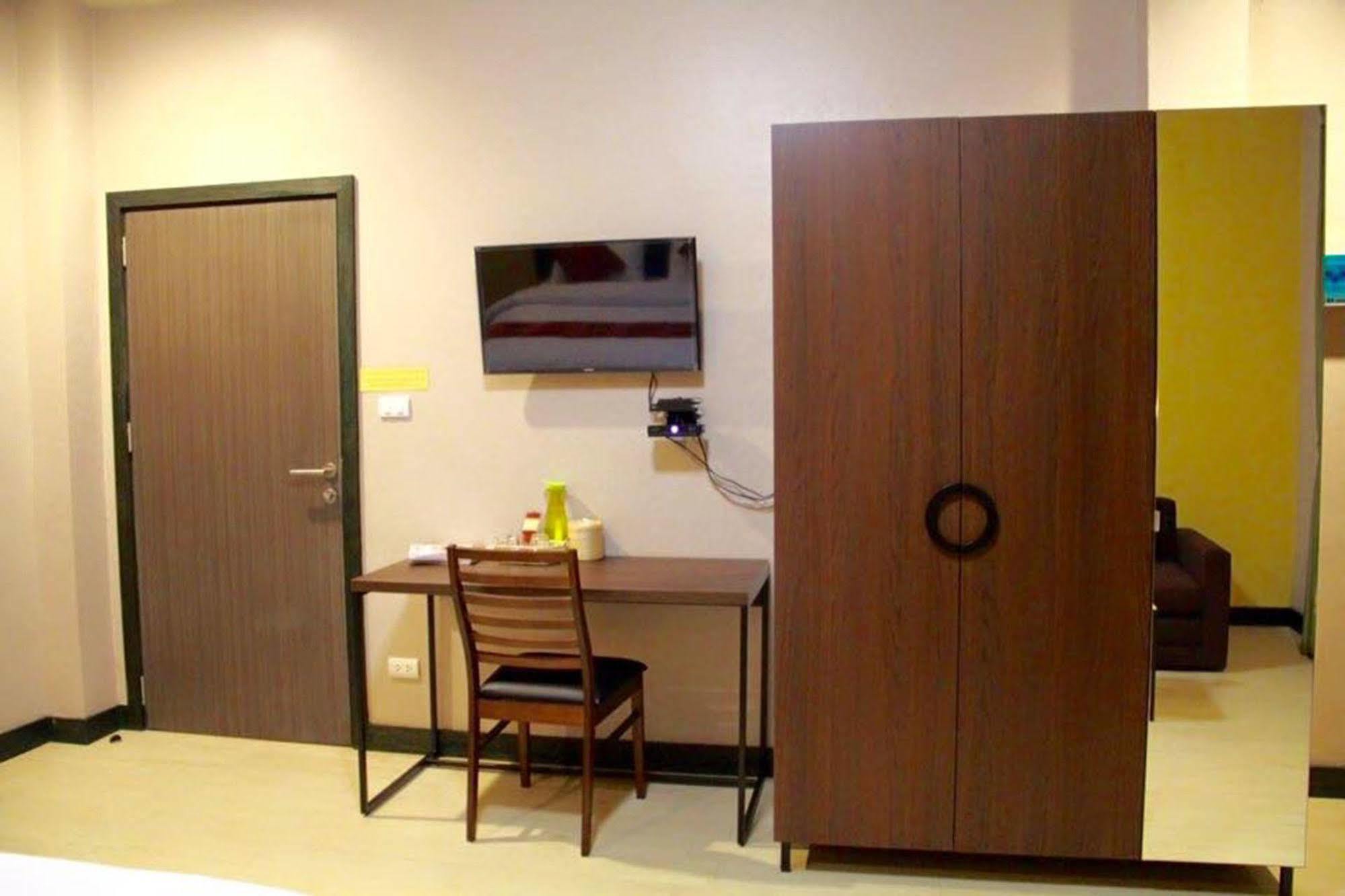 Готель Mulberry House Pak Thong Chai Екстер'єр фото