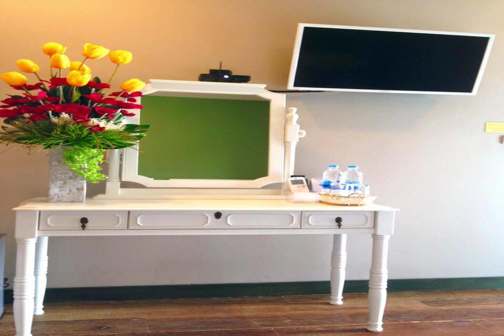 Готель Mulberry House Pak Thong Chai Екстер'єр фото