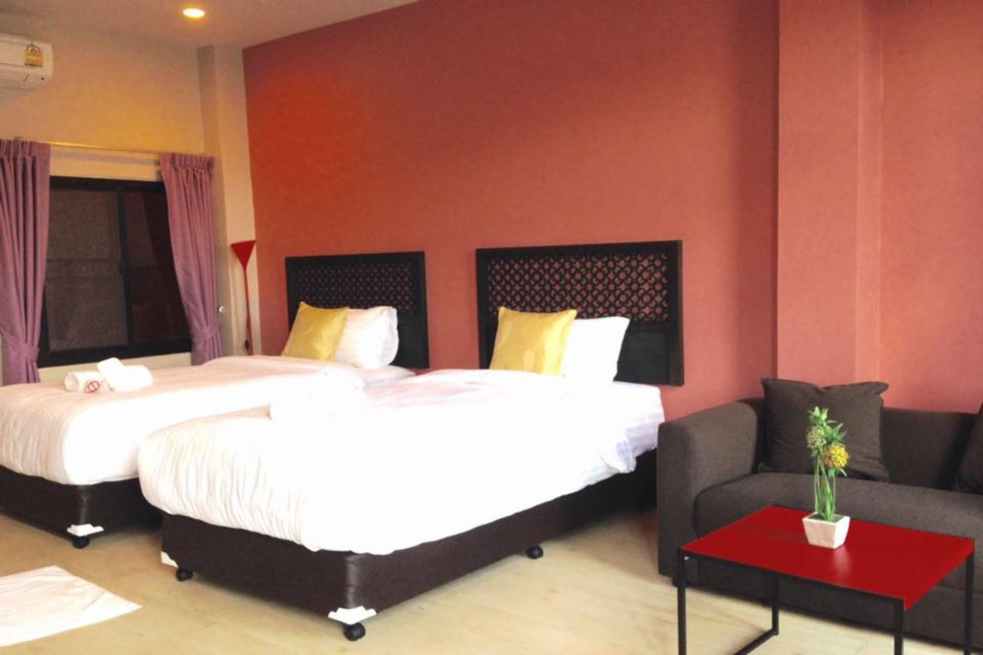 Готель Mulberry House Pak Thong Chai Екстер'єр фото