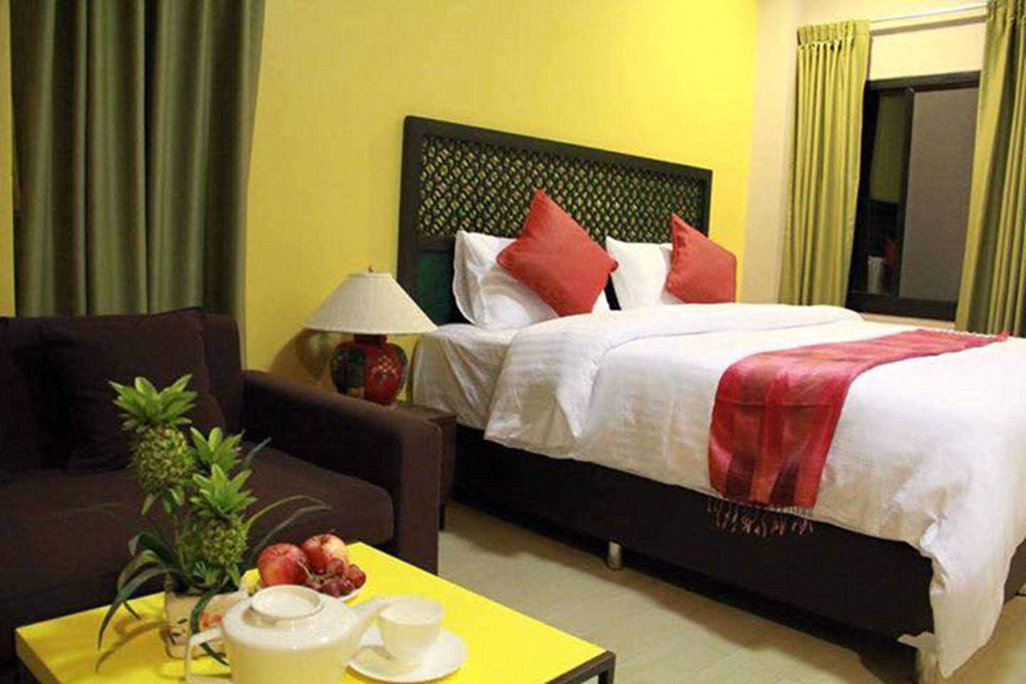Готель Mulberry House Pak Thong Chai Екстер'єр фото