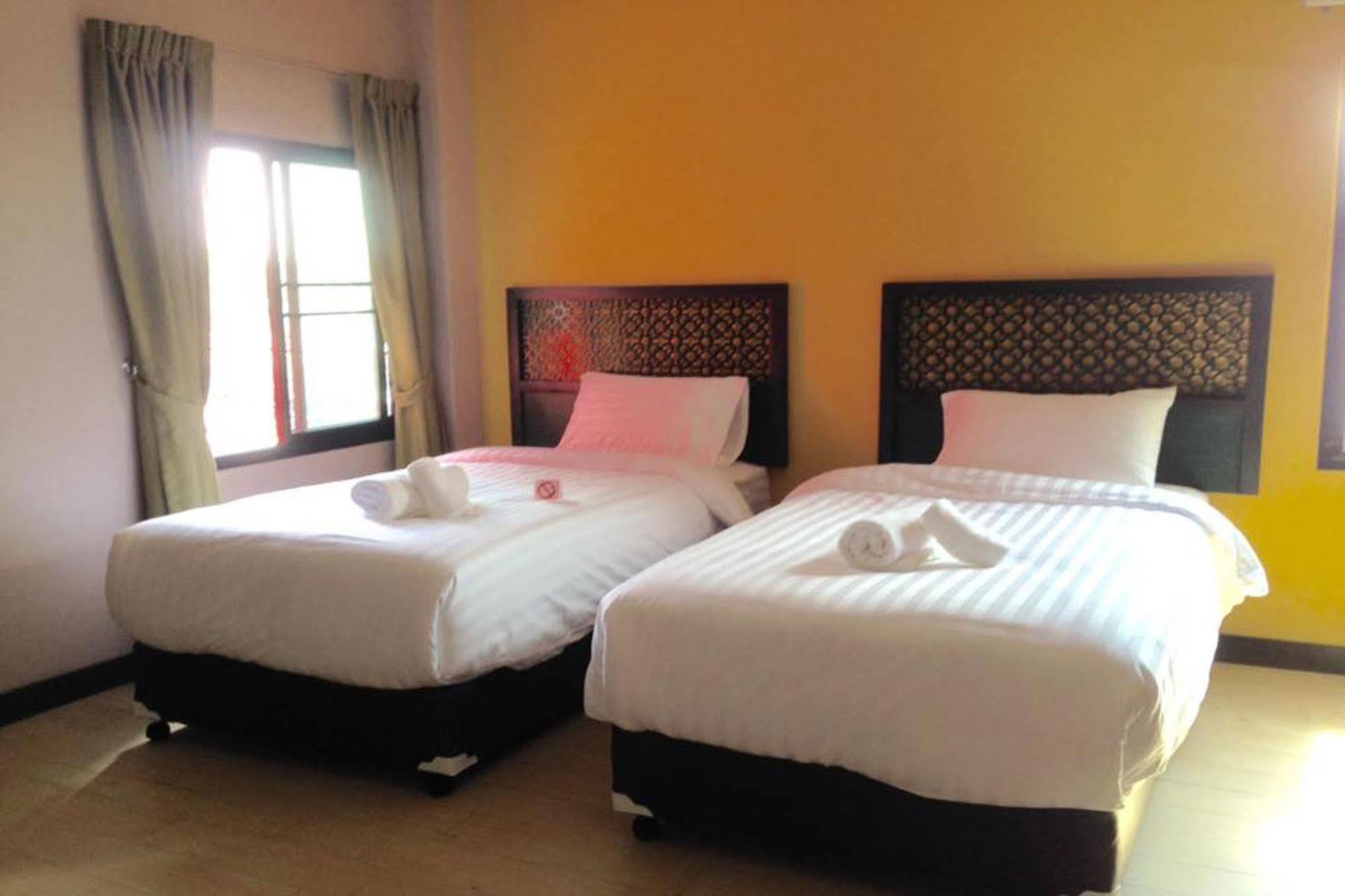 Готель Mulberry House Pak Thong Chai Екстер'єр фото
