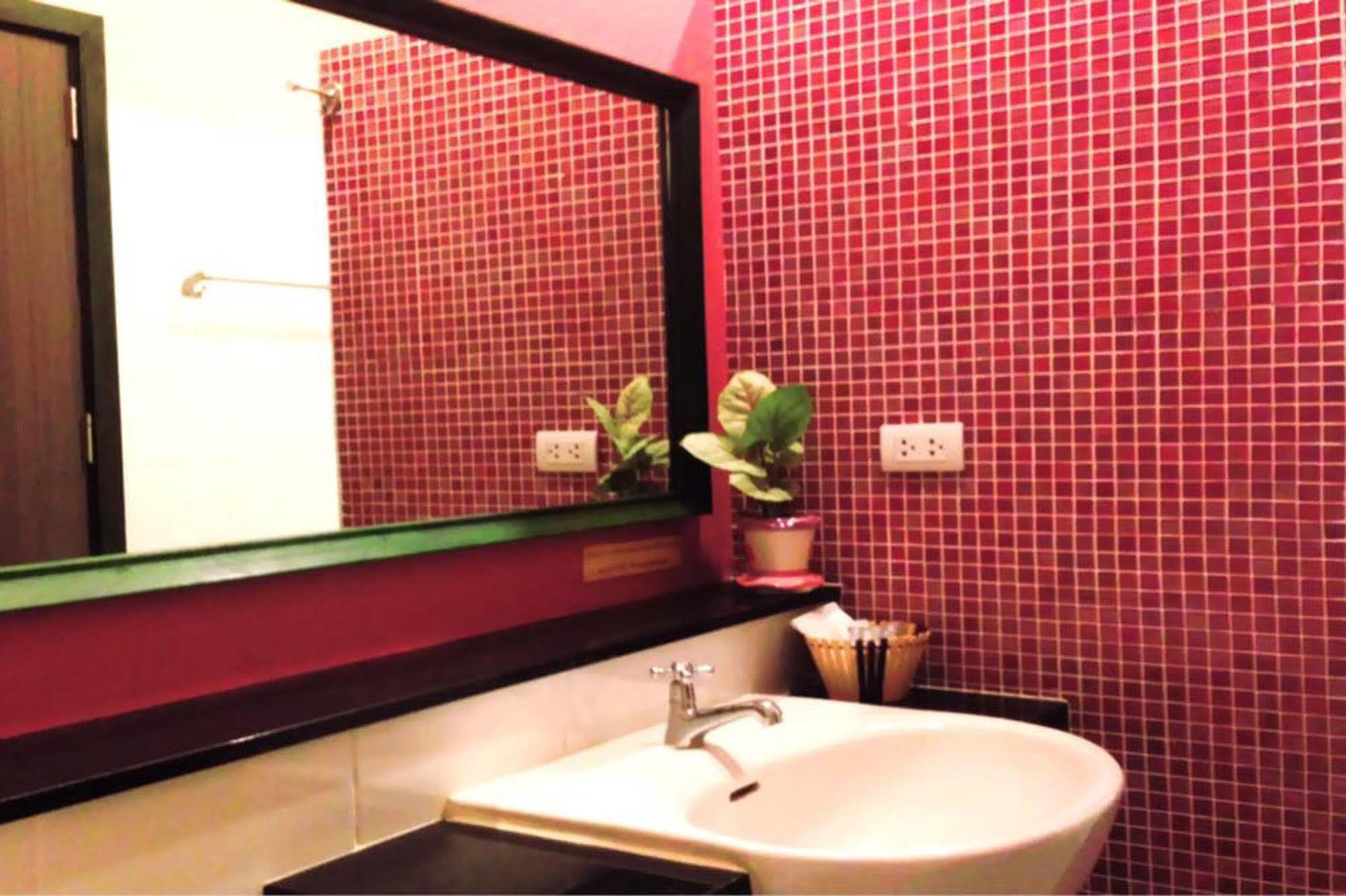 Готель Mulberry House Pak Thong Chai Екстер'єр фото