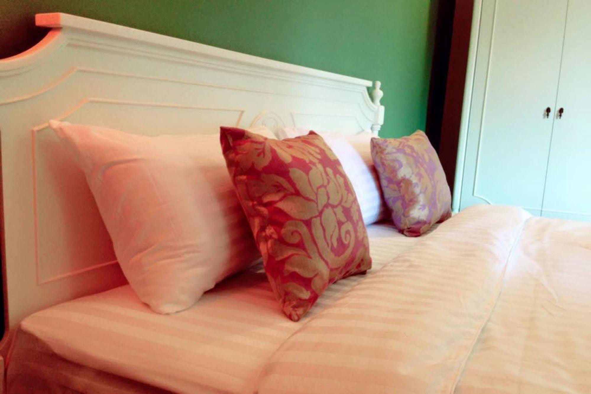 Готель Mulberry House Pak Thong Chai Екстер'єр фото